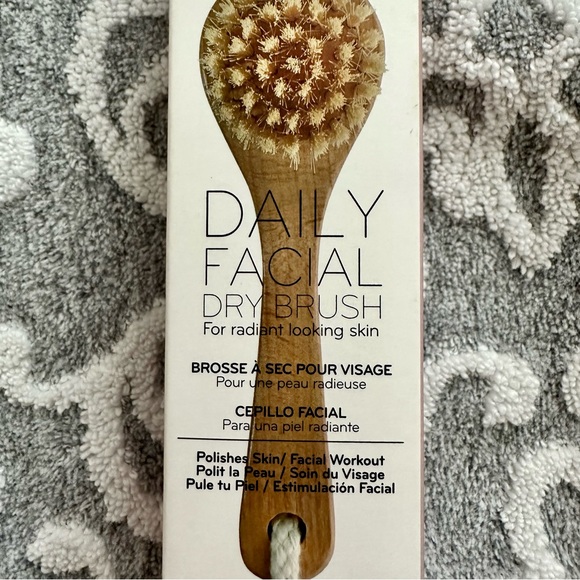 Daily Concepts Daily Facial Dry Brush - Picture 3 of 7